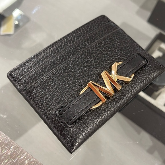 MICHAEL KORS Reed Large Pebbled Leather Card Holder Case Wallet
Black
NWT - Picture 8 of 16